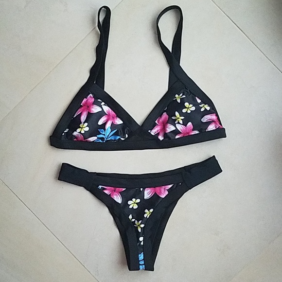 Cupshe Other - Cupshe Black Floral Cheeky Bikini